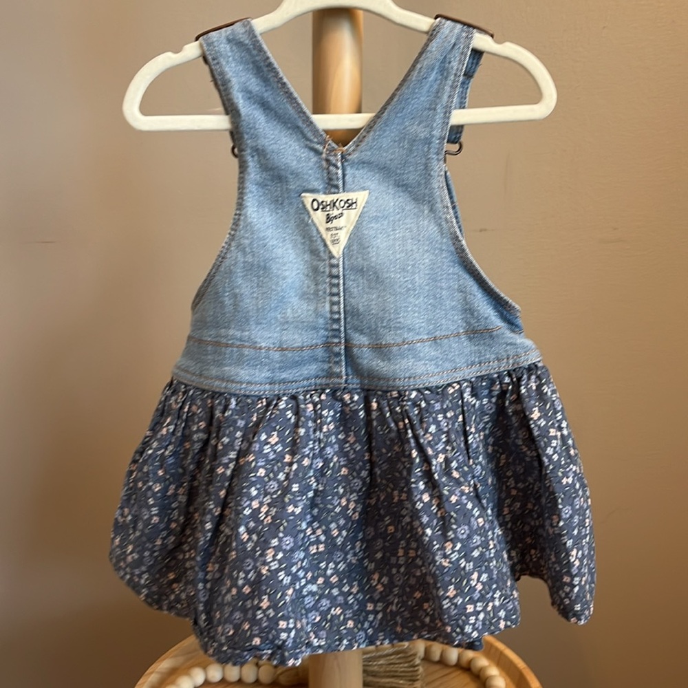 ⭐️⭐️PICK 5 / $20 OshKosh Toddler Girl Denim Overall Dress with Floral Design 18M - Picture 4 of 5